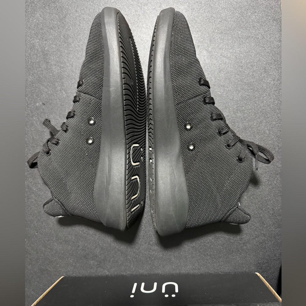 Üni Blackout Mid Sneakers 9.5